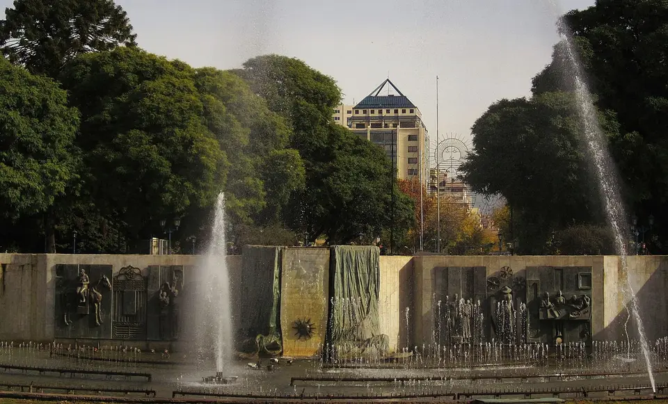 Plaza Independencia de Mendoza, la plaza más grande e importante de la provincia