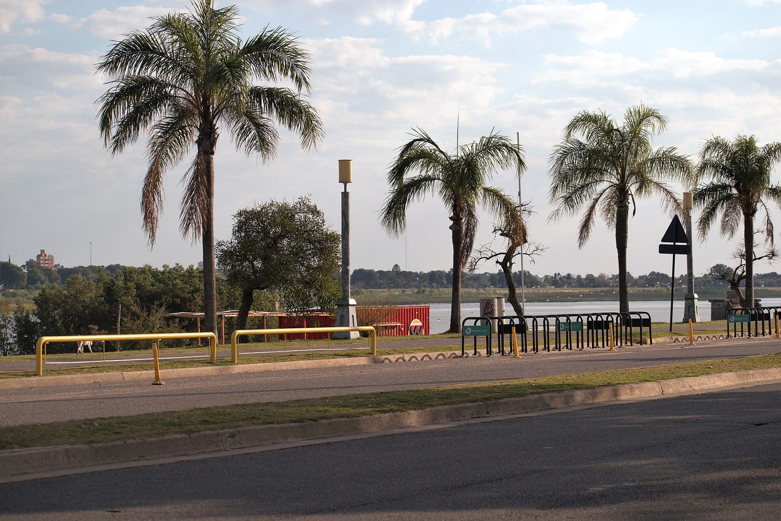 Costanera Este de Santa Fe sobre la Laguna Setúbal