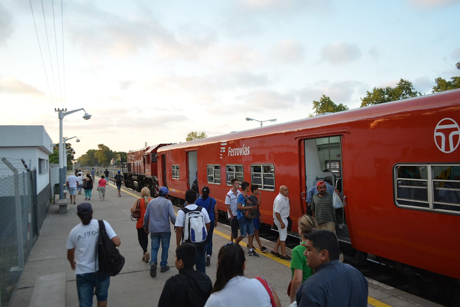 Vista de la estación Del Viso desde el andén, Pilar, Buenos Aires