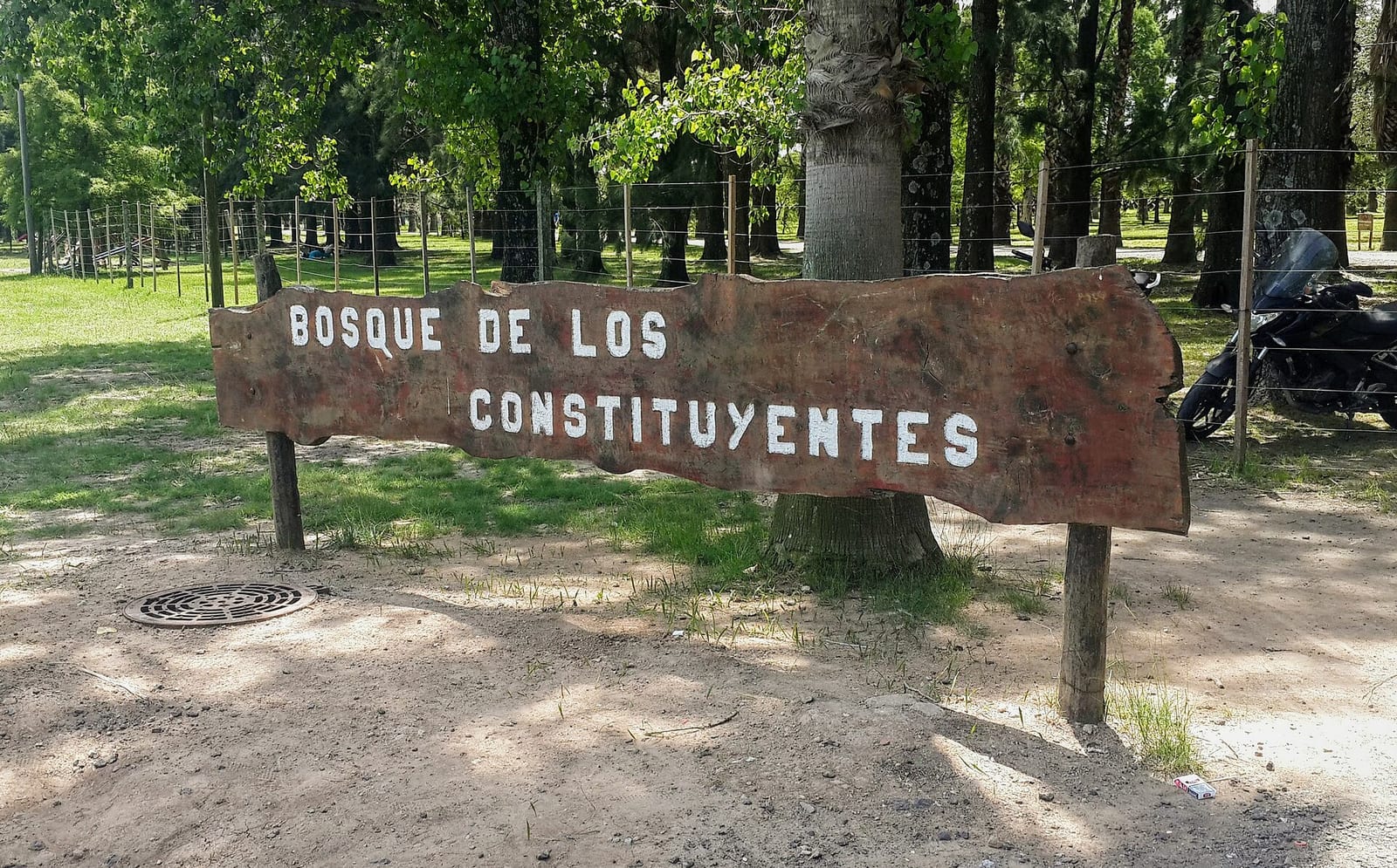 Entrada al Bosque de los Constituyentes, área de paisaje protegido en el noroeste de Rosario