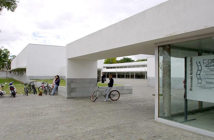 Centro Municipal de Distrito Sur Rosa Ziperovich, obra del arquitecto Álvaro Siza en Rosario