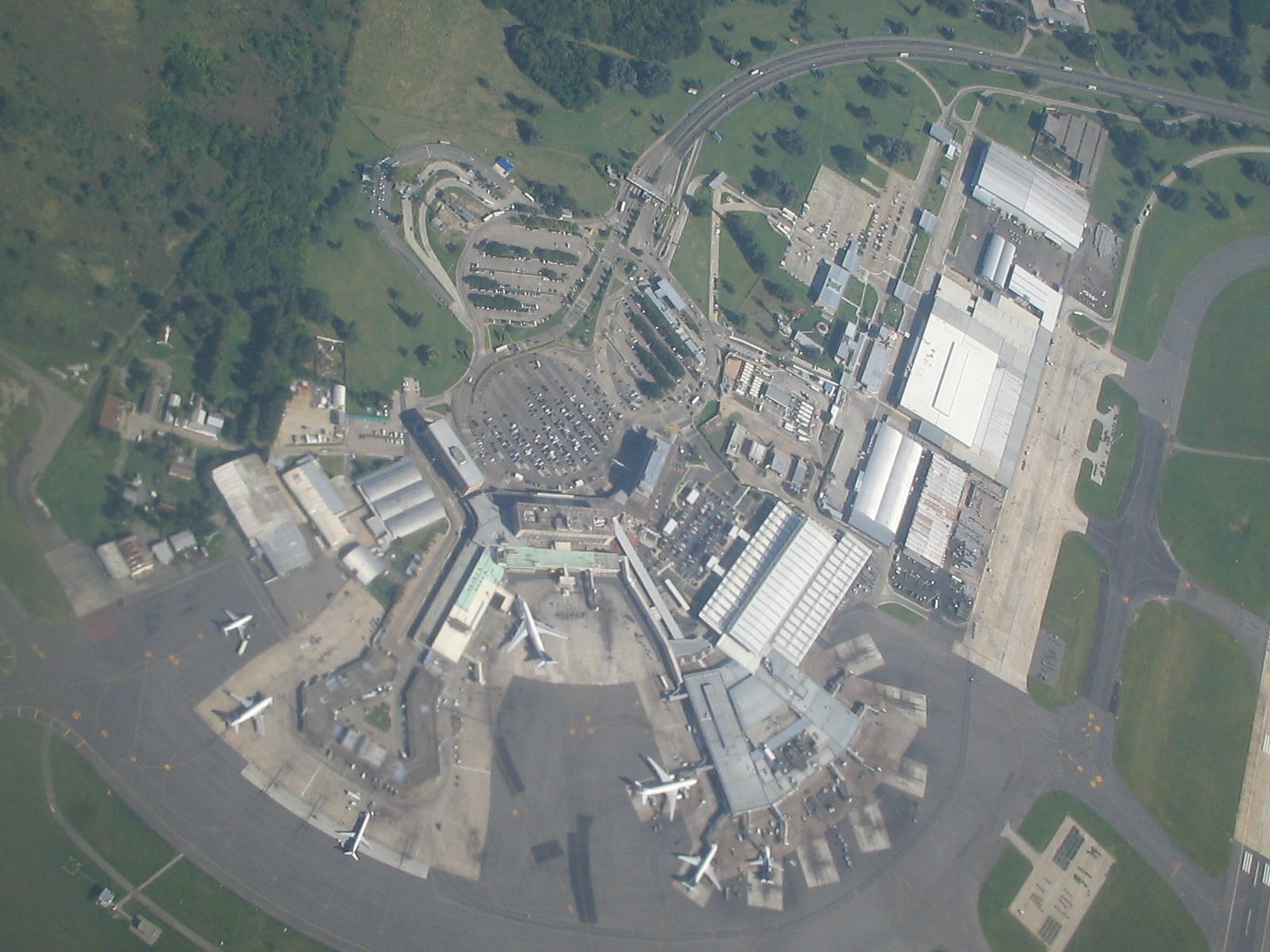Vista aérea del Aeropuerto Internacional Ministro Pistarini, el más importante de Argentina ubicado en Ezeiza