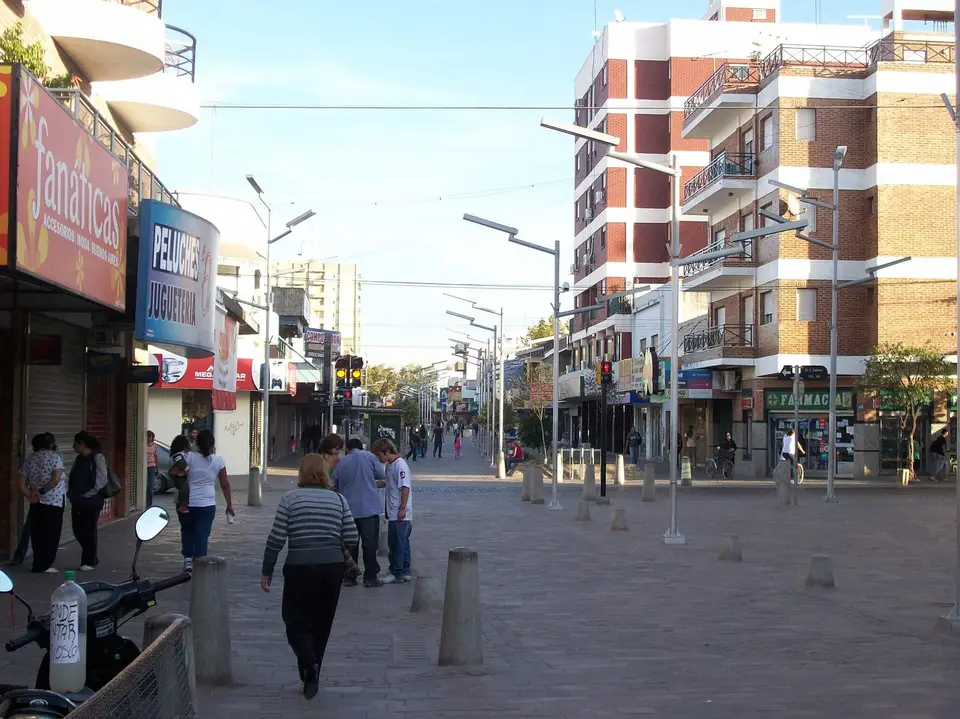 Peatonal Bernardo de Monteagudo en el centro de Florencio Varela