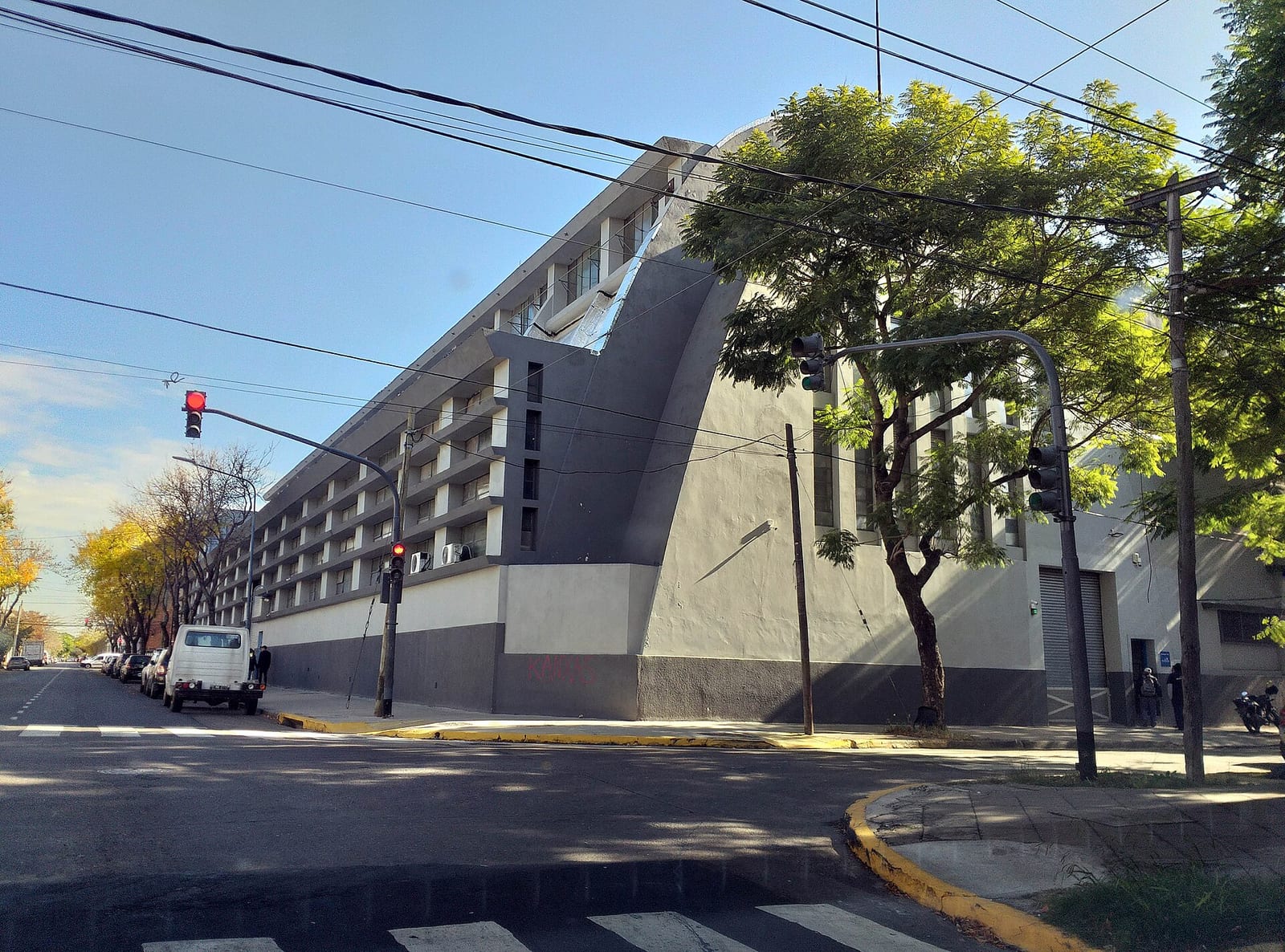 Ex fábrica La Hidrófila Argentina en Florida Oeste (fotografía 2023), testimonio del pasado industrial del barrio