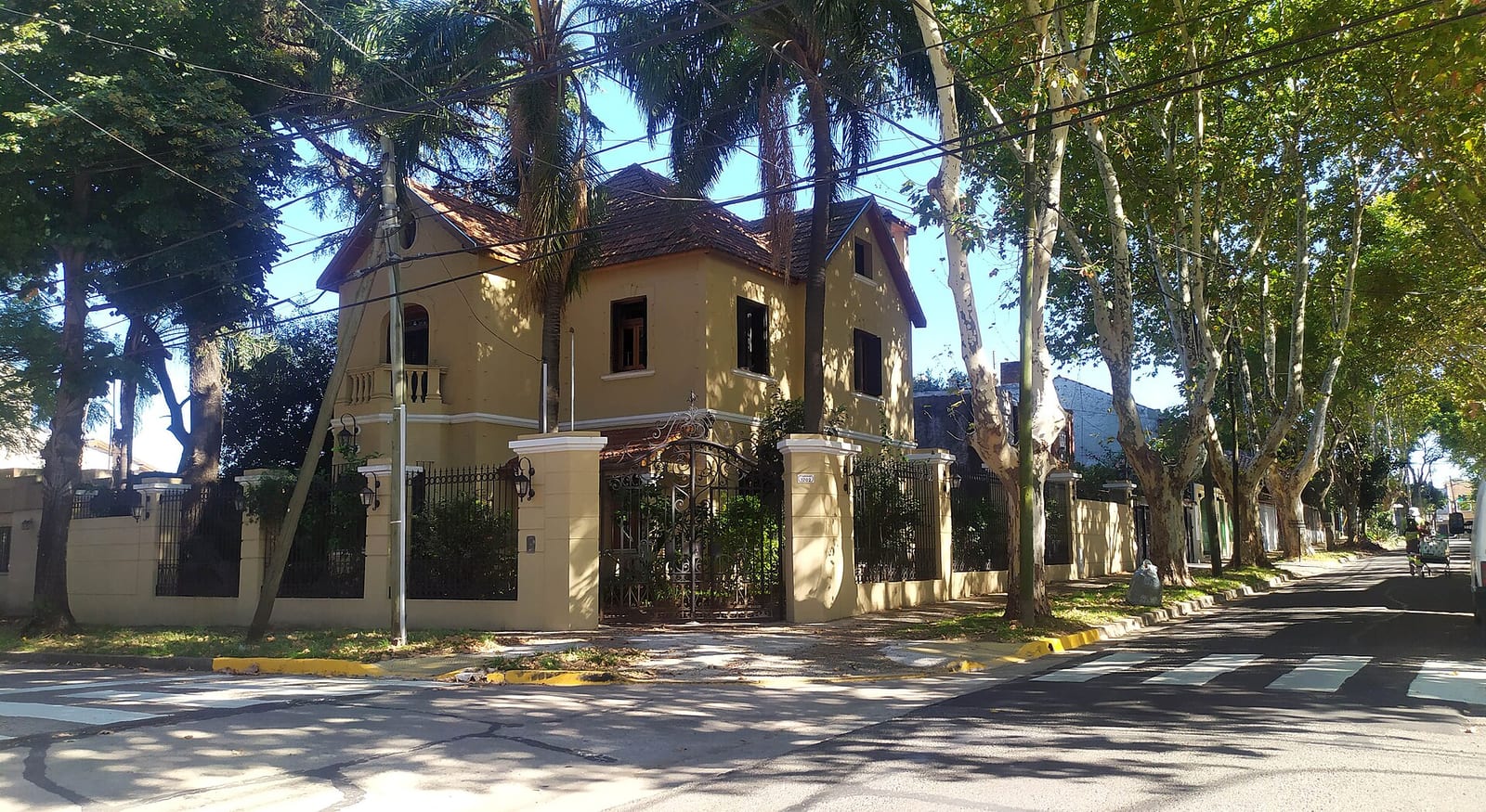 Casona de época en Florida Oeste, muestra de la arquitectura residencial de principios del siglo XX en el barrio