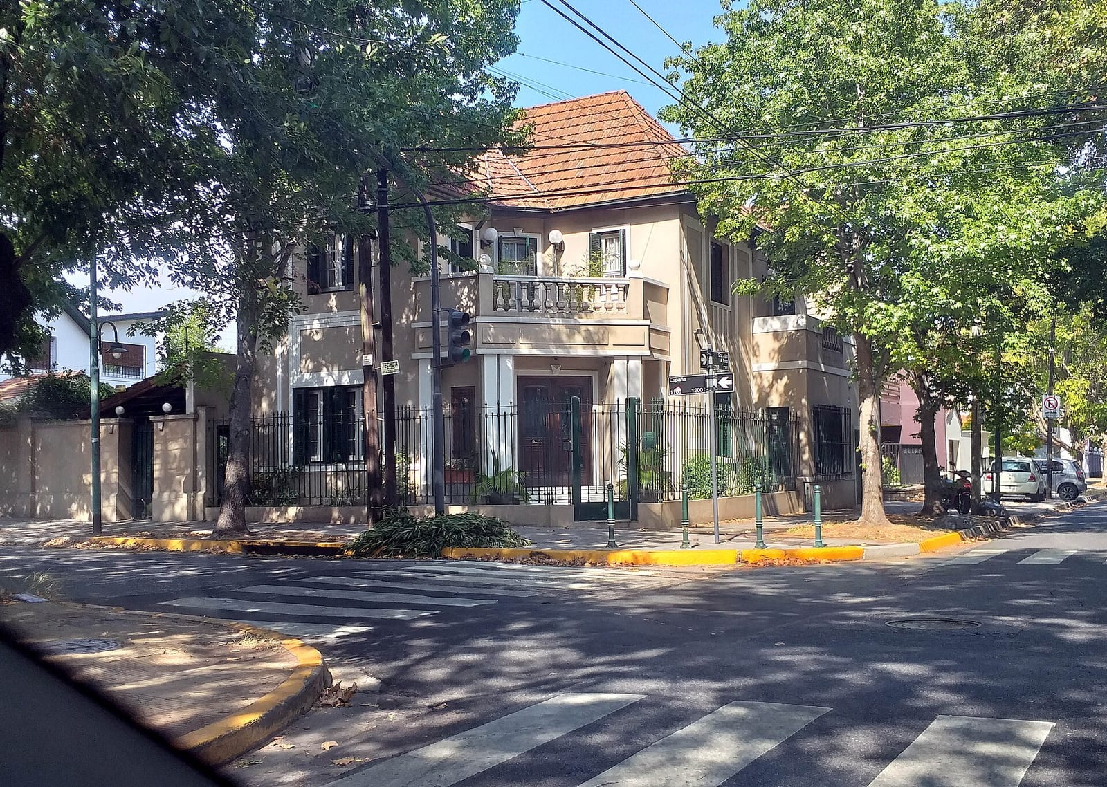 Casona de esquina en las calles Roca y España, Florida, Vicente López