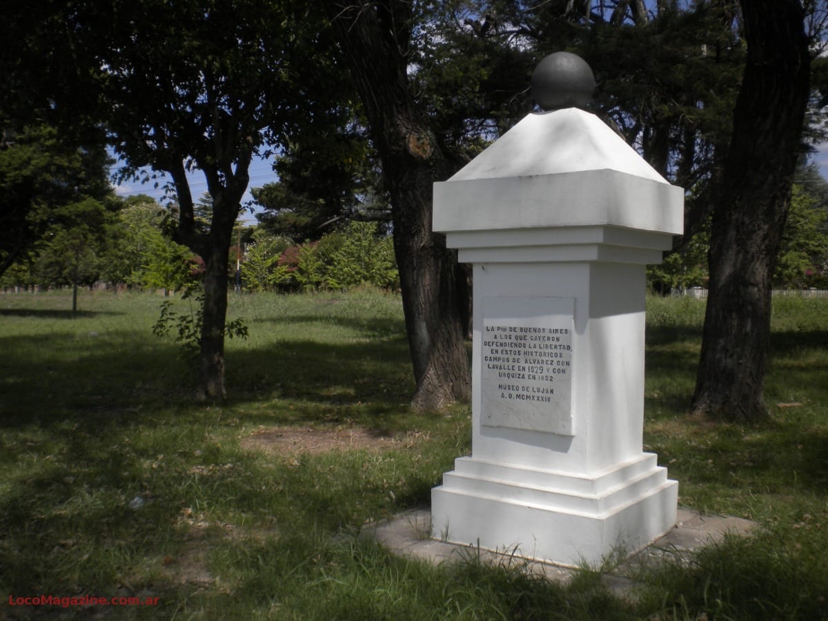 Monumento a los caídos en las batallas de Lavalle y Urquiza en Francisco Álvarez