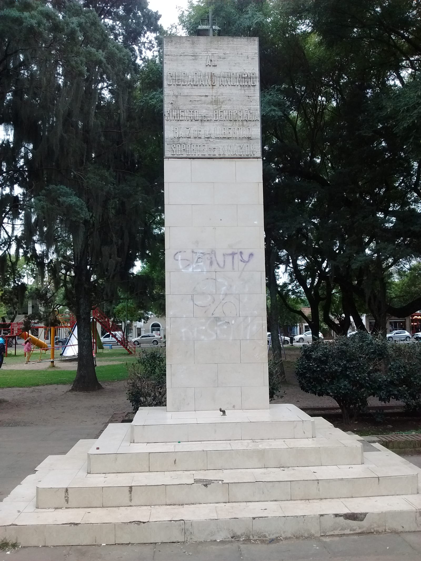 Monumento al Ciudadano Anónimo en Funes, homenaje a quienes hicieron la historia sin ser nombrados