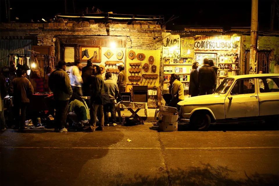 Locales comerciales sobre Avenida Marcelo T. de Alvear en el Paseo de las Artes, Barrio Güemes