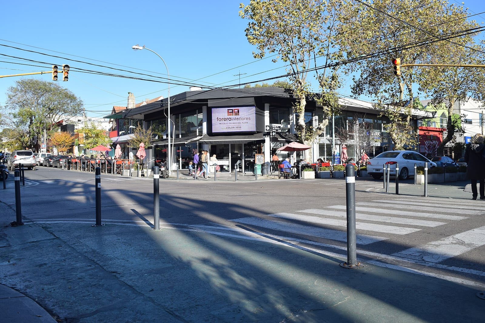 Intersección de Güemes y Alberti en Mar del Plata, corazón del polo gastronómico y cultural del barrio
