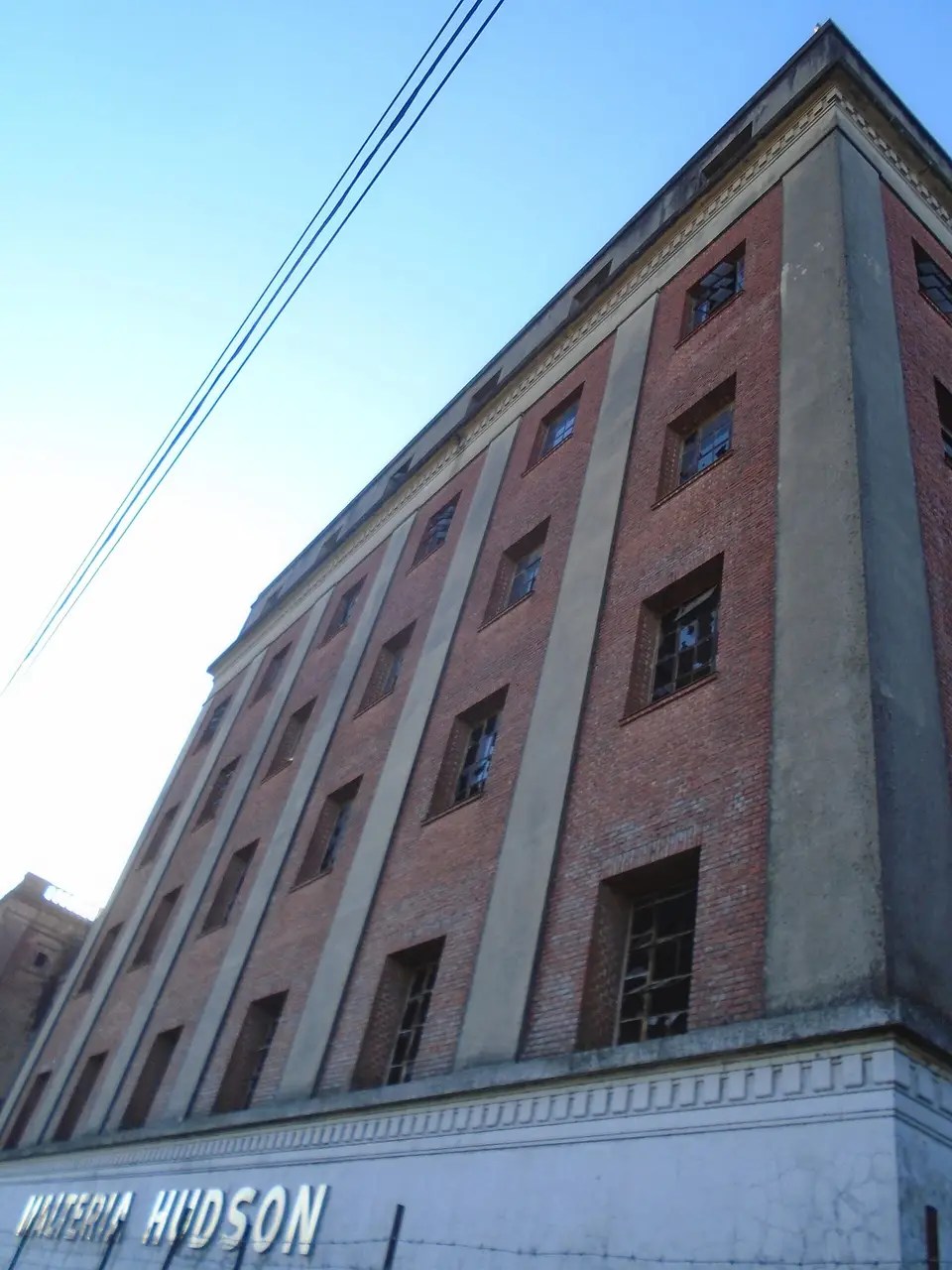 Antiguo edificio de la Maltería Hudson, uno de los hitos industriales de la localidad