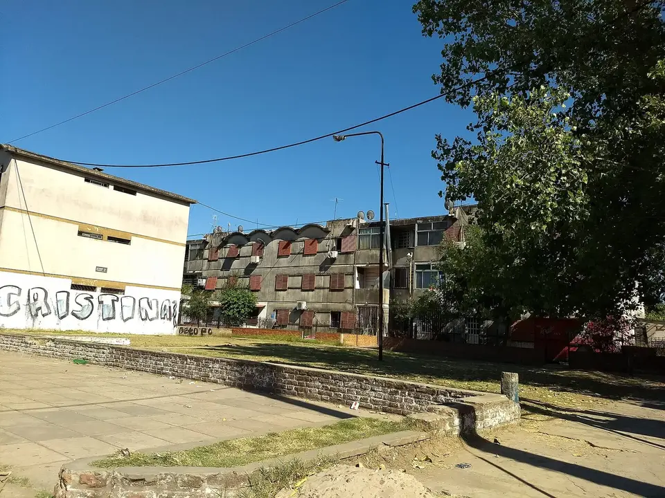 Vista del barrio 20 de Junio desde la esquina de Pedro León Gallo y la Ruta 3, Isidro Casanova