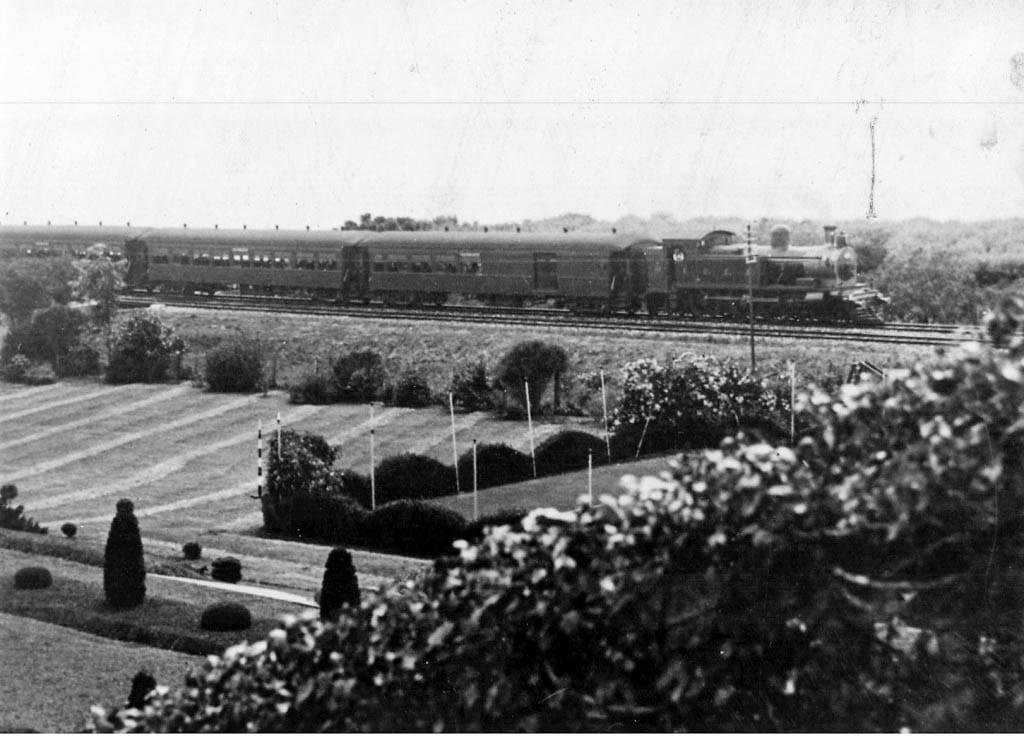 Tren de la línea Mitre pasando por La Lucila, circa 1915