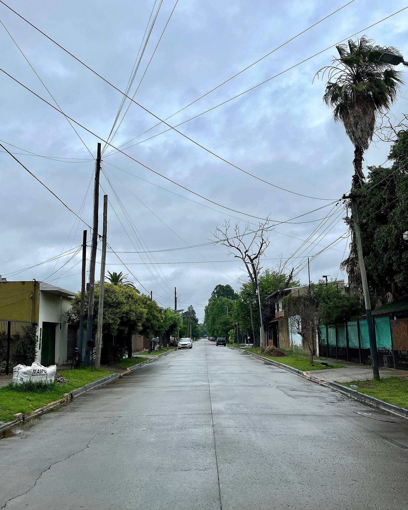Calle residencial en Villa de Mayo, partido de Malvinas Argentinas