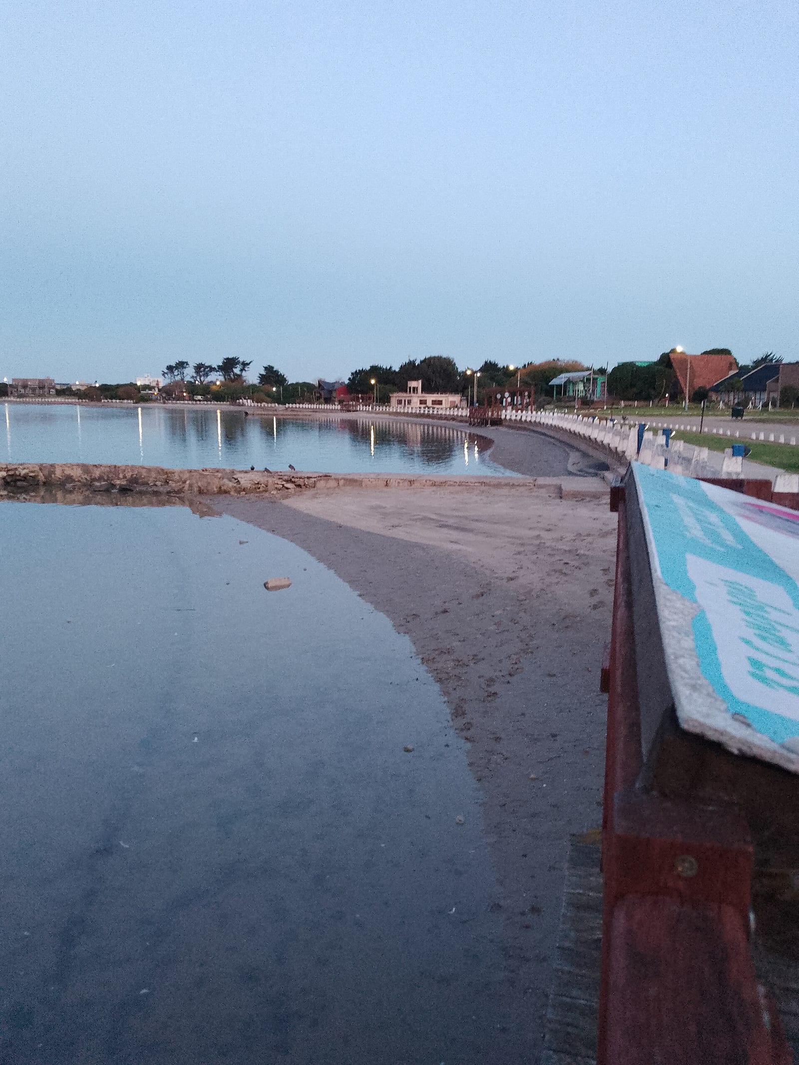 Canal de entrada a la laguna costera de Mar Chiquita, con vista hacia el mar atlántico