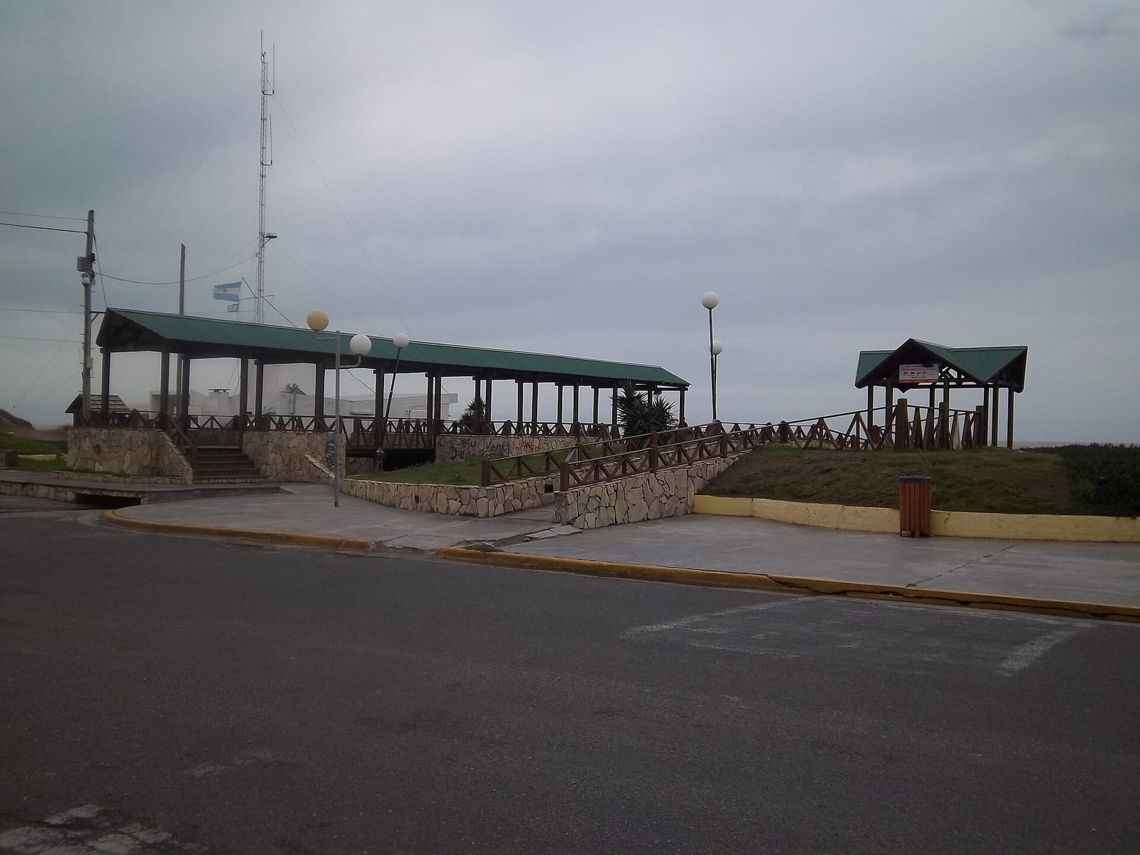 Entrada a la playa en Mar de Ajó, partido de La Costa