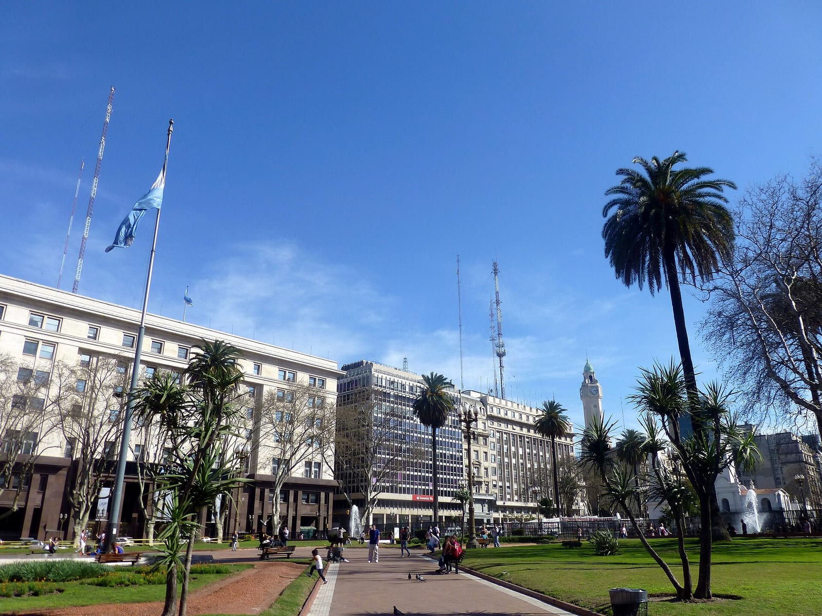Plaza de Mayo de Buenos Aires con la Casa Rosada al fondo, corazón del barrio de Monserrat
