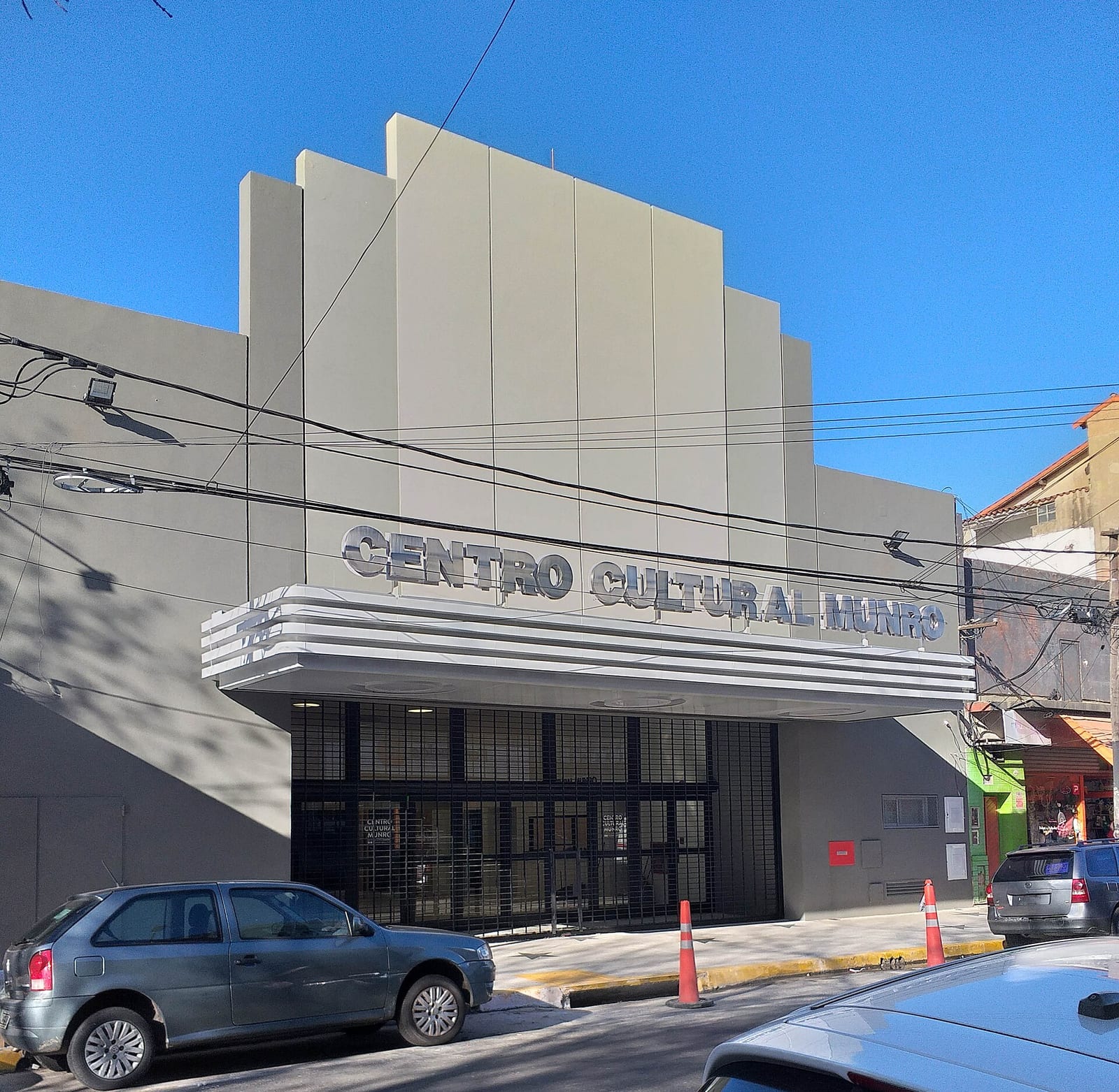 Fachada del Centro Cultural Munro en la calle Vélez Sársfield