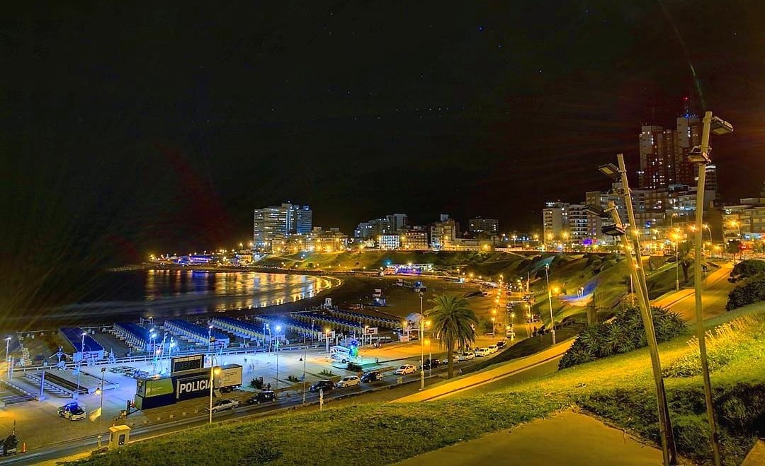 Bahía Varese, la ex Playa de los Ingleses, con sus características escolleras en Mar del Plata