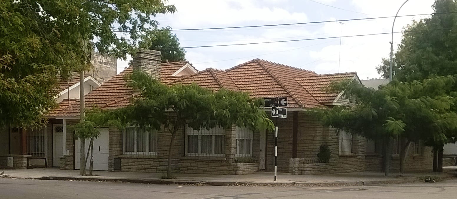 Chalet de estilo marplatense en el barrio Nueva Pompeya, Mar del Plata
