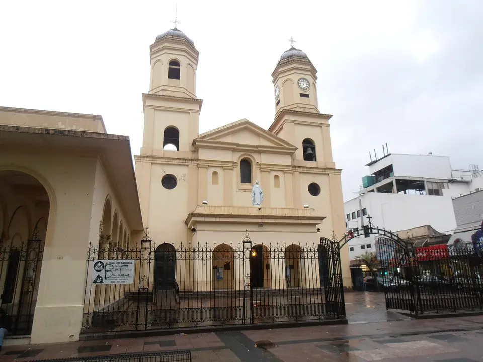 Catedral de la Inmaculada Concepción en el centro histórico de Quilmes
