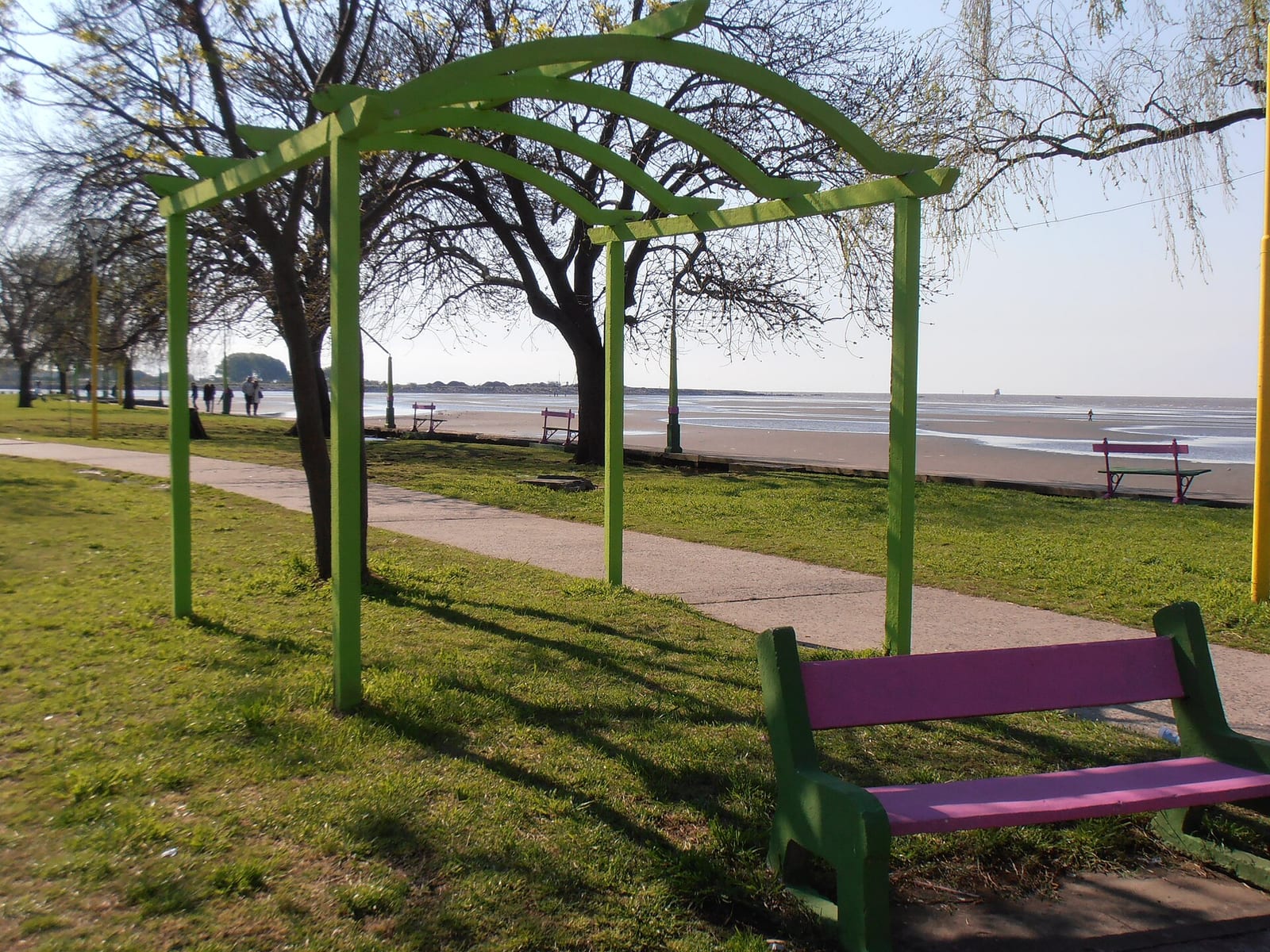 Paseo de la Ribera de Quilmes frente al Río de la Plata