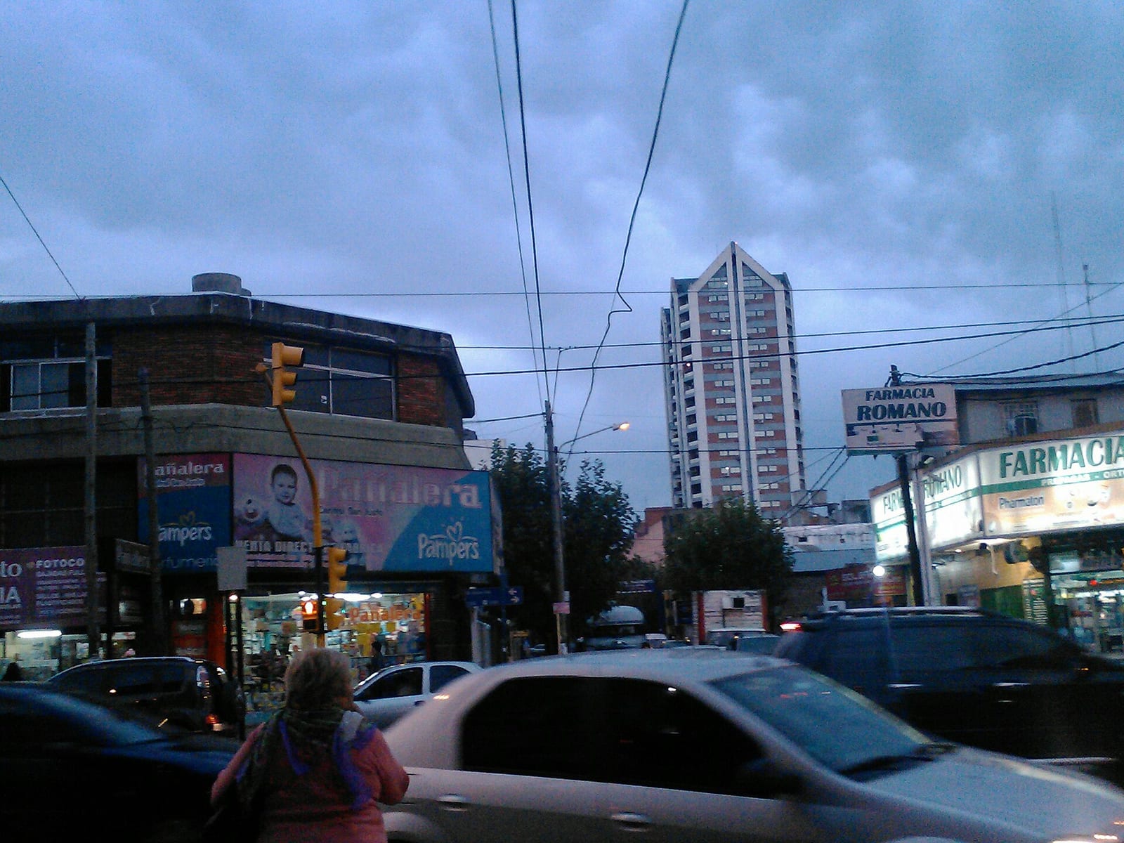 Vista del centro comercial de San Justo con sus Torres Gemelas al fondo