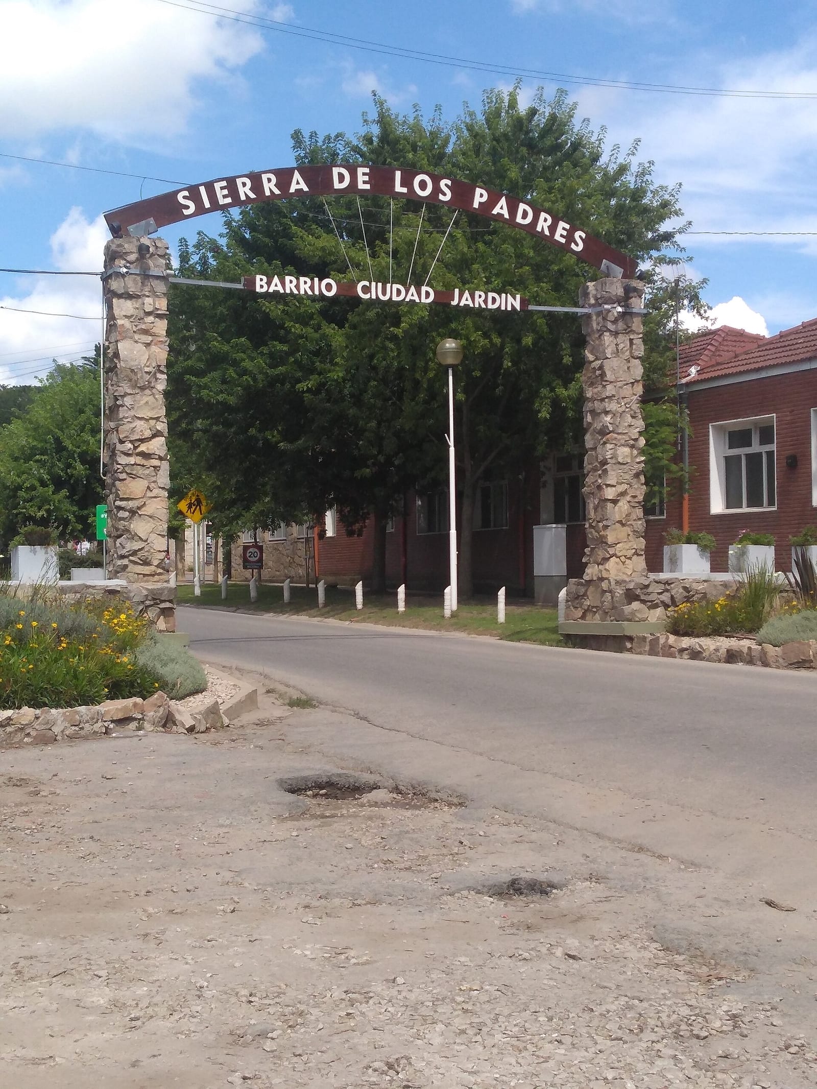 Entrada a Sierra de los Padres, Partido de General Pueyrredón