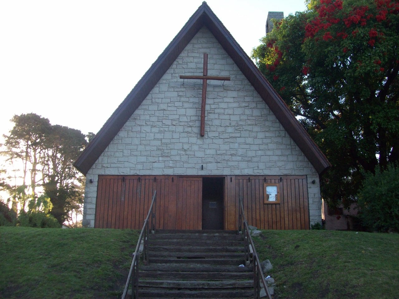 Fachada de la Parroquia Nuestra Señora del Pilar, Sierra de los Padres