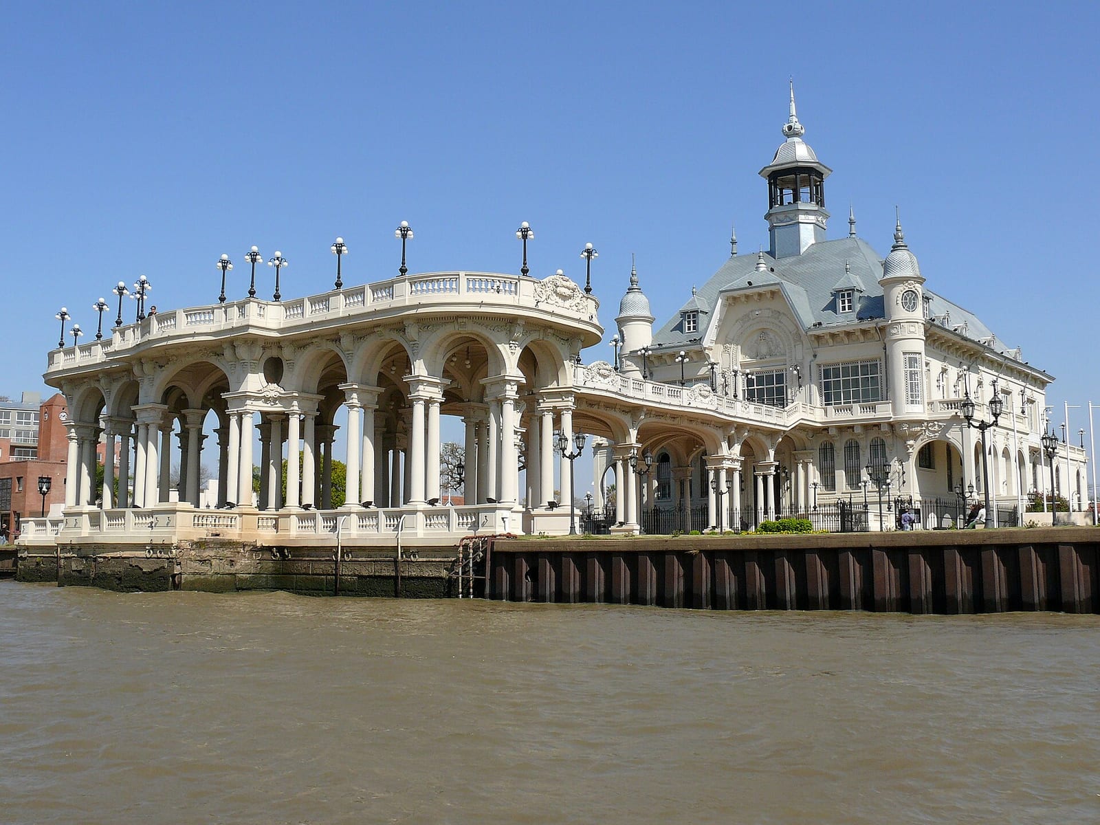 Museo de Arte de Tigre visto desde el Río Luján