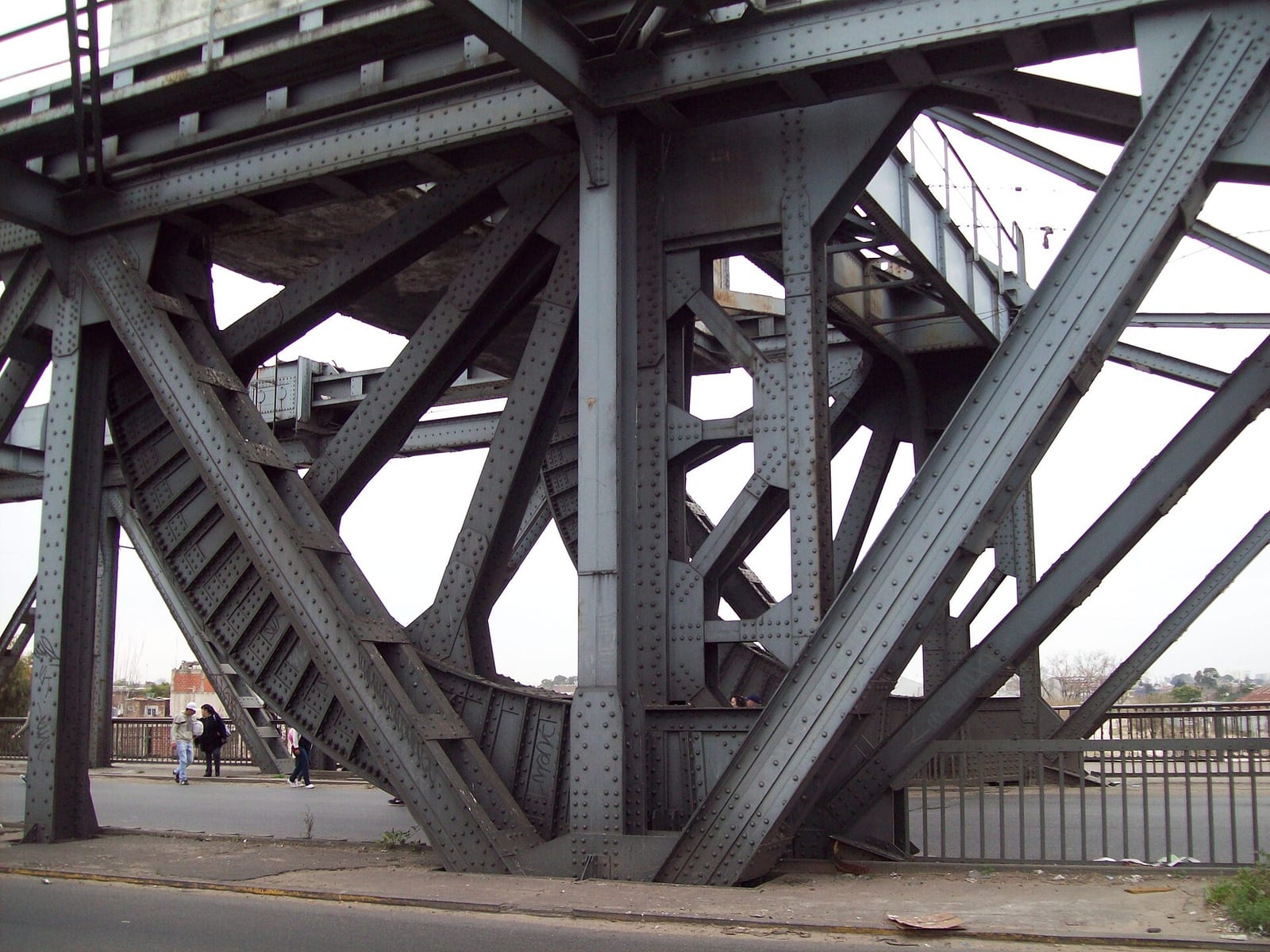 Estructura metálica del Puente Alsina, declarado Monumento Histórico Nacional de Argentina