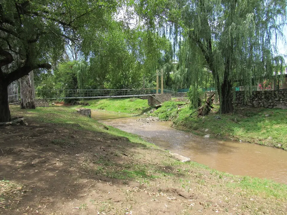 Arroyo Saldán a su paso por Villa Allende, Córdoba