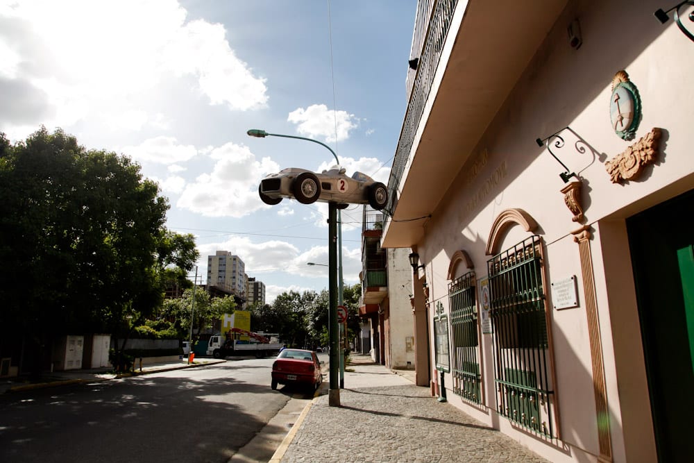El Museo del Automóvil de Villa Real exhibe vehículos de época desde el siglo XIX en un predio de 2.000 m²