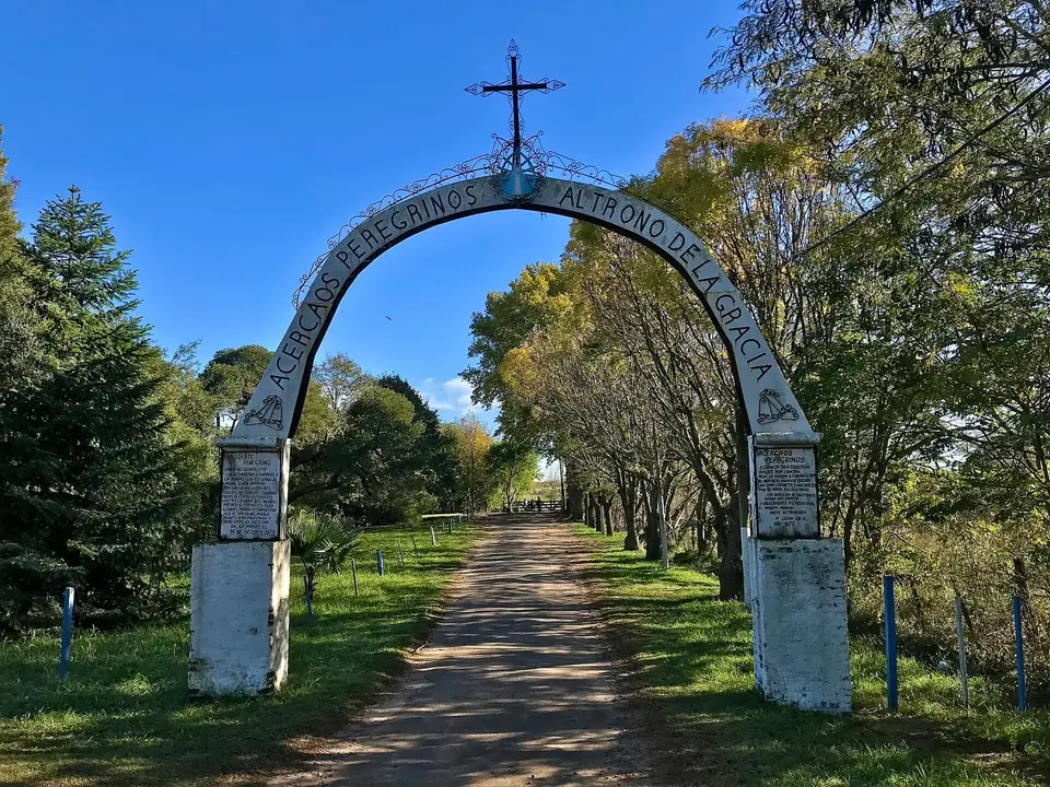 Capilla del Milagro de Nuestra Señora de Luján, en Zelaya, Pilar. Fue declarada Sitio Histórico Nacional en 1986.